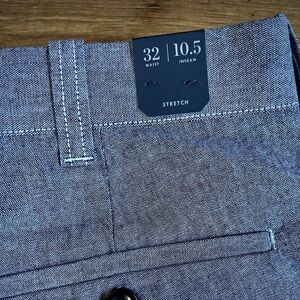 NEW! J.Crew 10.5" SHORT IN STRETCH CHAMBRAY
Item K9287
Size: 32